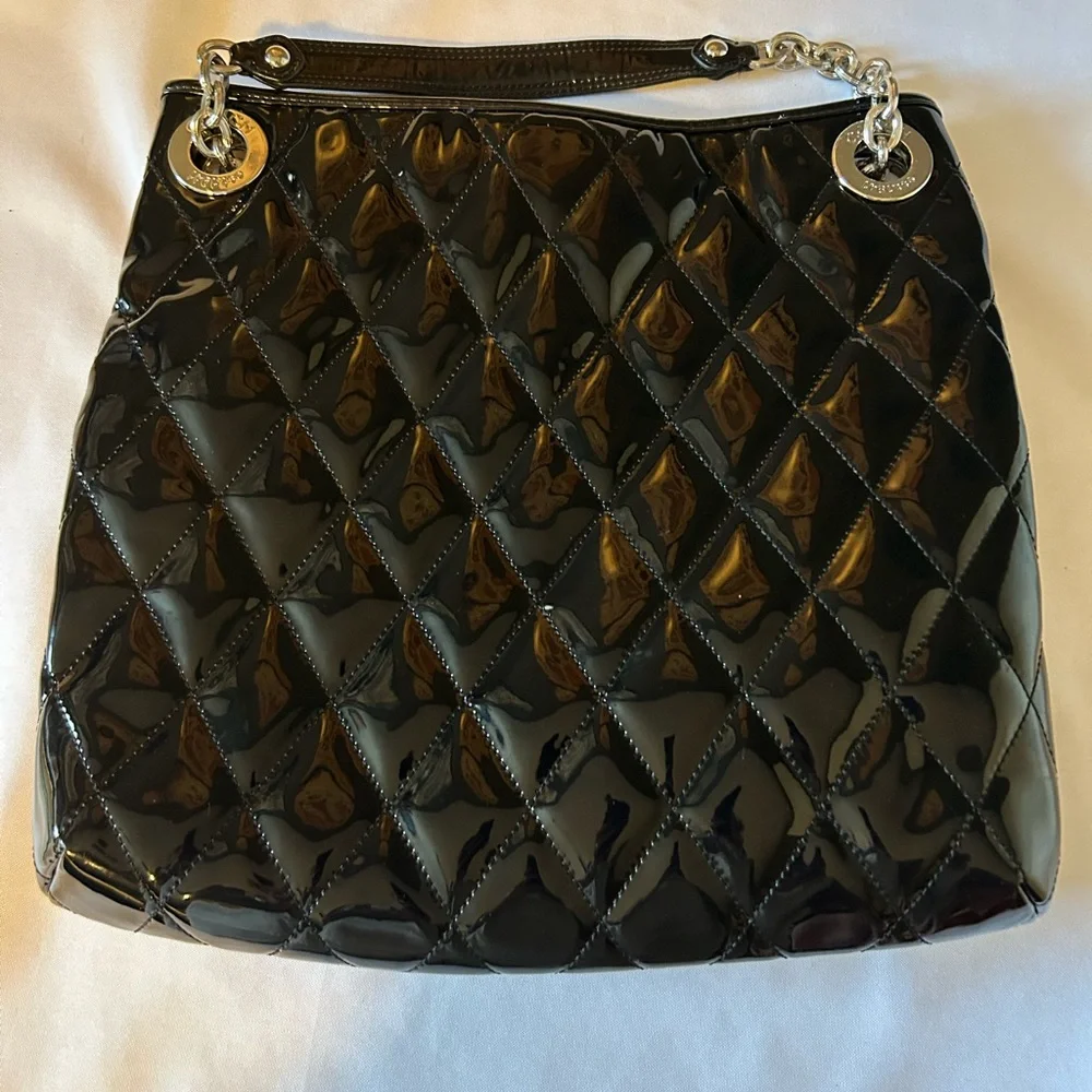 NWOT Coach Black Poppy Liquid Gloss Quilted Black Patent Leather Shoulder Bag. - Picture 2 of 4